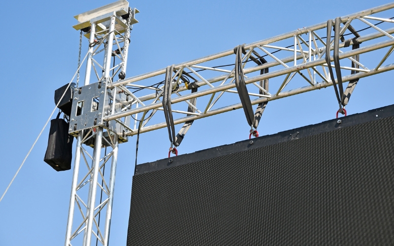 Chuẩn bị đầy đủ vật tư và thiết bị lắp đặt màn hình LED