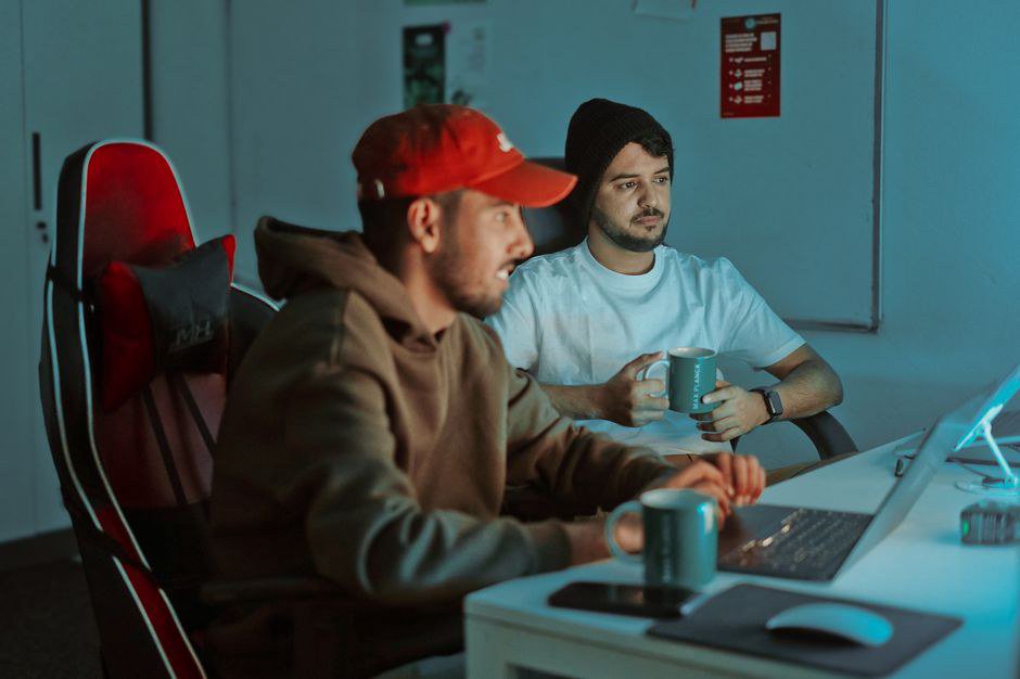 Vì sao đội esport phải nghĩ đến việc "lên công ty"