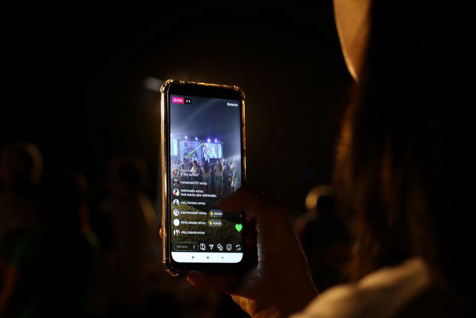 Thói quen thức khuya livestream và những rủi ro an ninh dễ bị bỏ qua